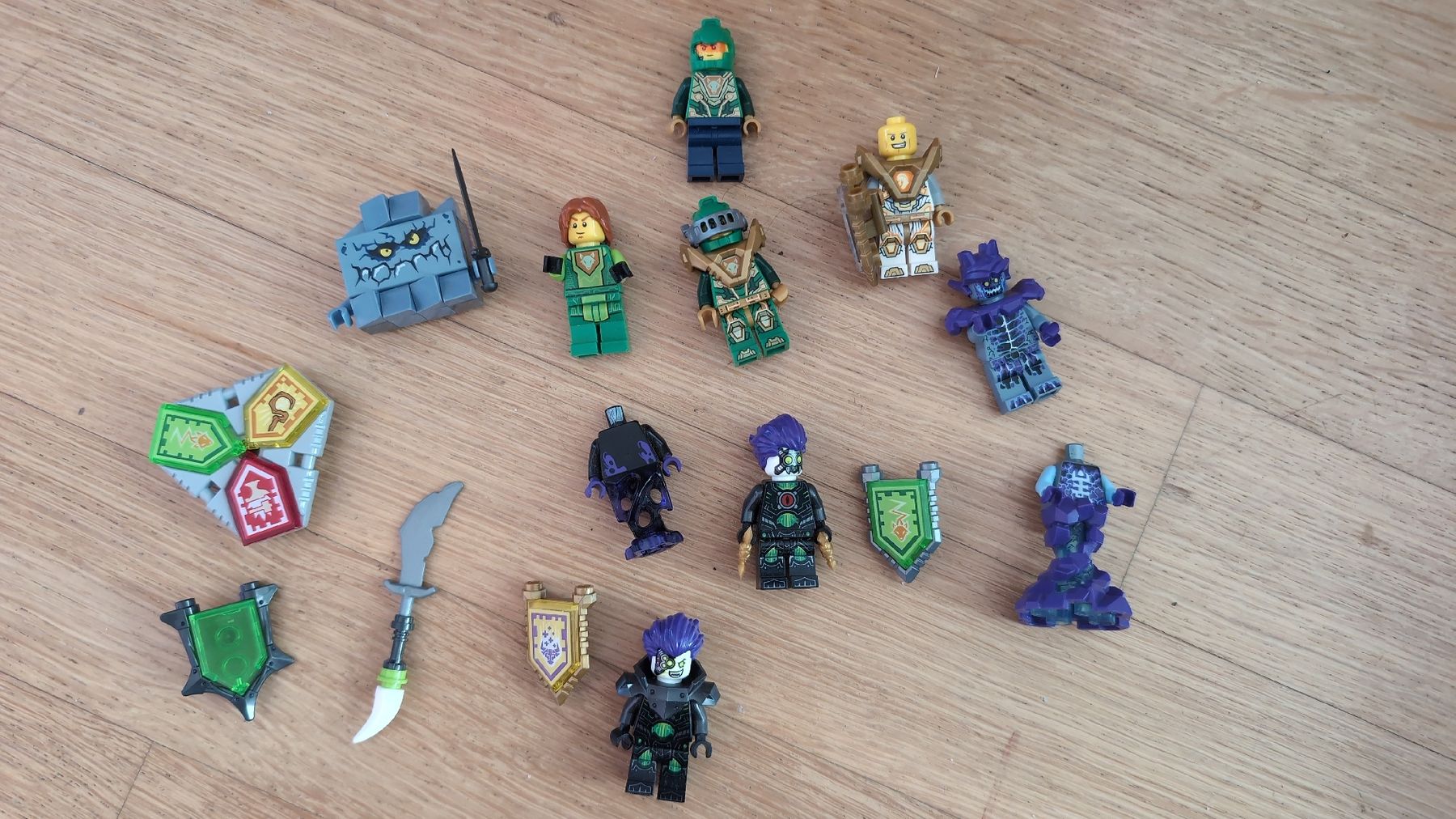 Lego Statuette: LEGO Nexo Knight Minifiguren – Usato da Bolligen venduto da chr_t85t