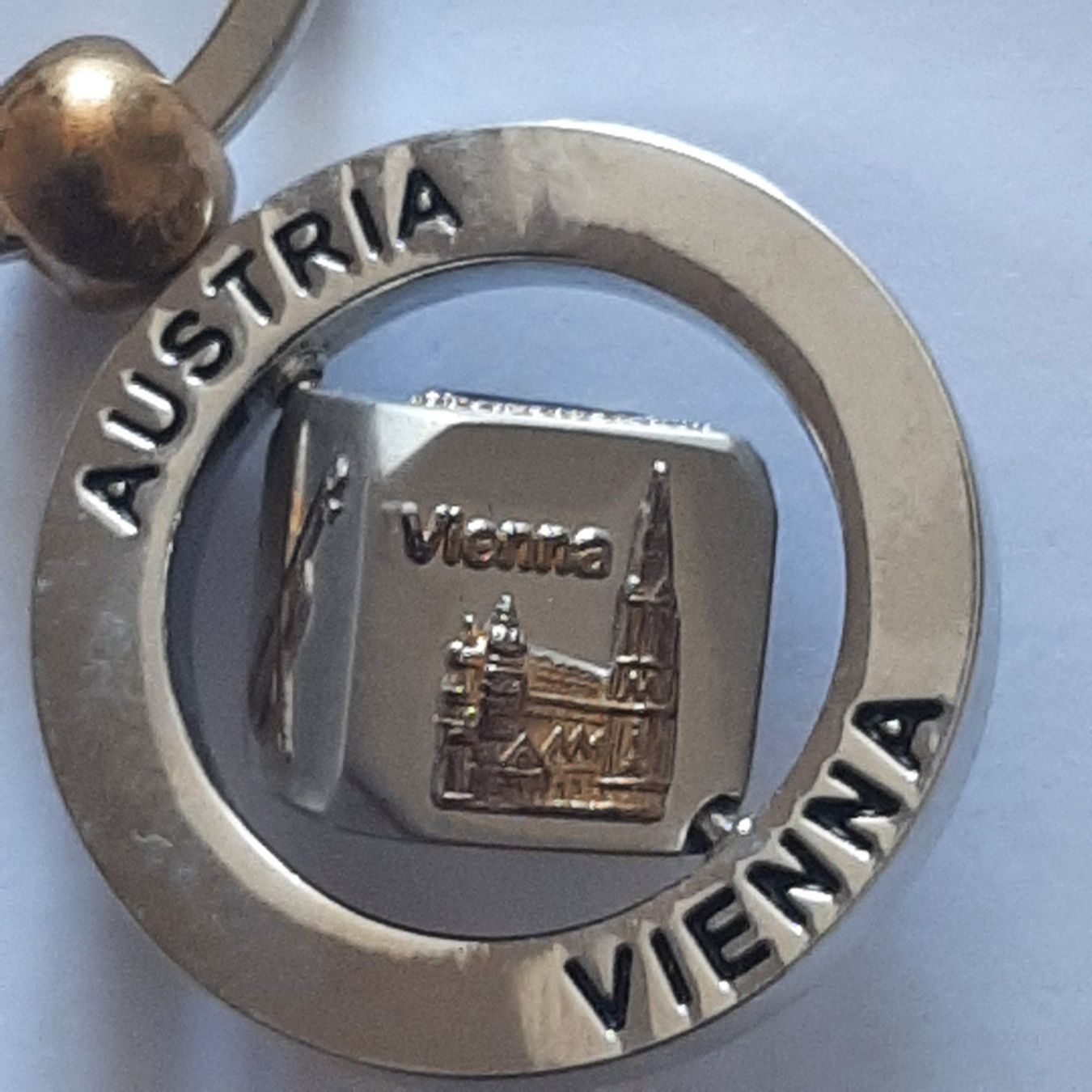 Portachiavi: Porte-clé Austria Vienna – Nuovo e nell'imballaggio originale da Carouge GE venduto da cecob0909