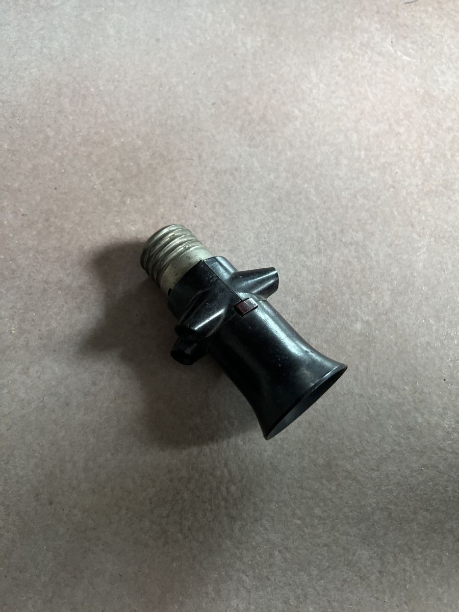 Lampade: Adapter für Glühbirne – Difettoso da Härkingen venduto da Mada90