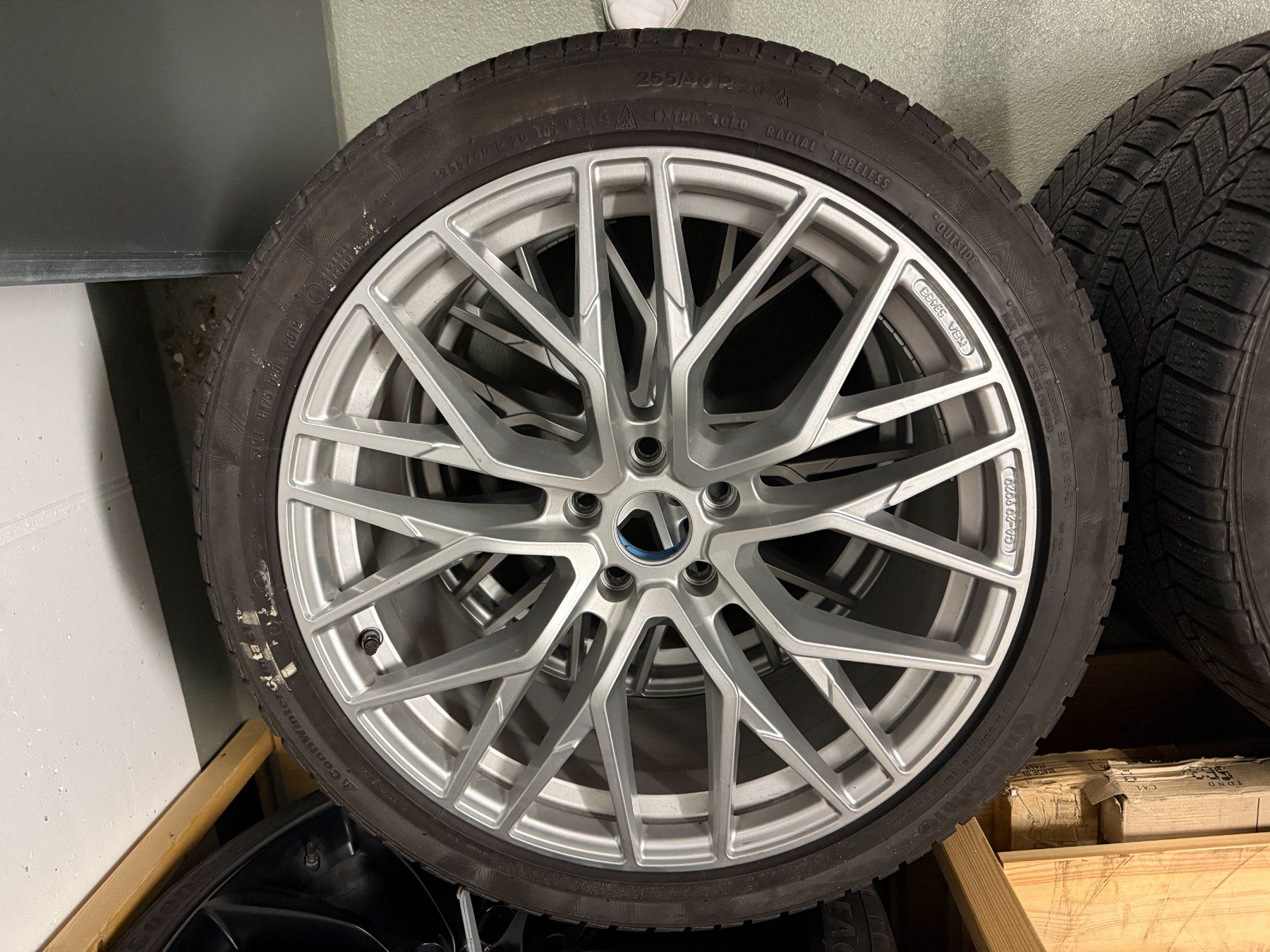 Pneus & Roues: Tesla Model Y Winterräder – D'occasion à Wollerau par Schellfisch 4
