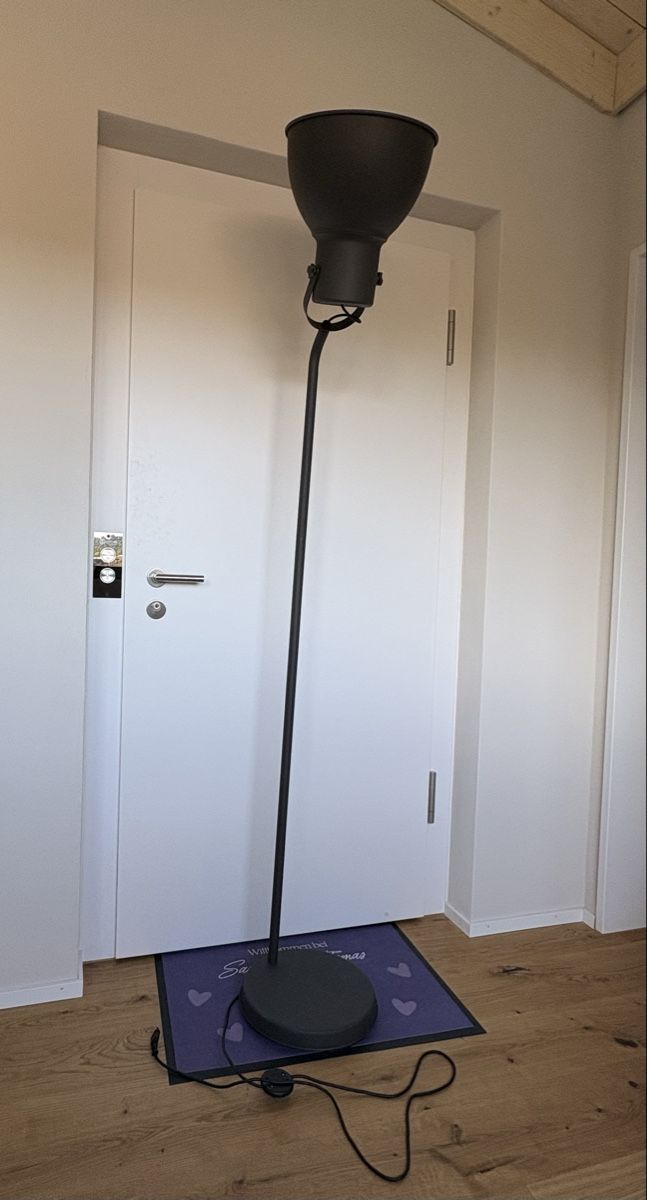 Ikea Lampade: Stehleuchte, Schwarz, Verstellbar – Usato da Othmarsingen venduto da Sandra-24 1