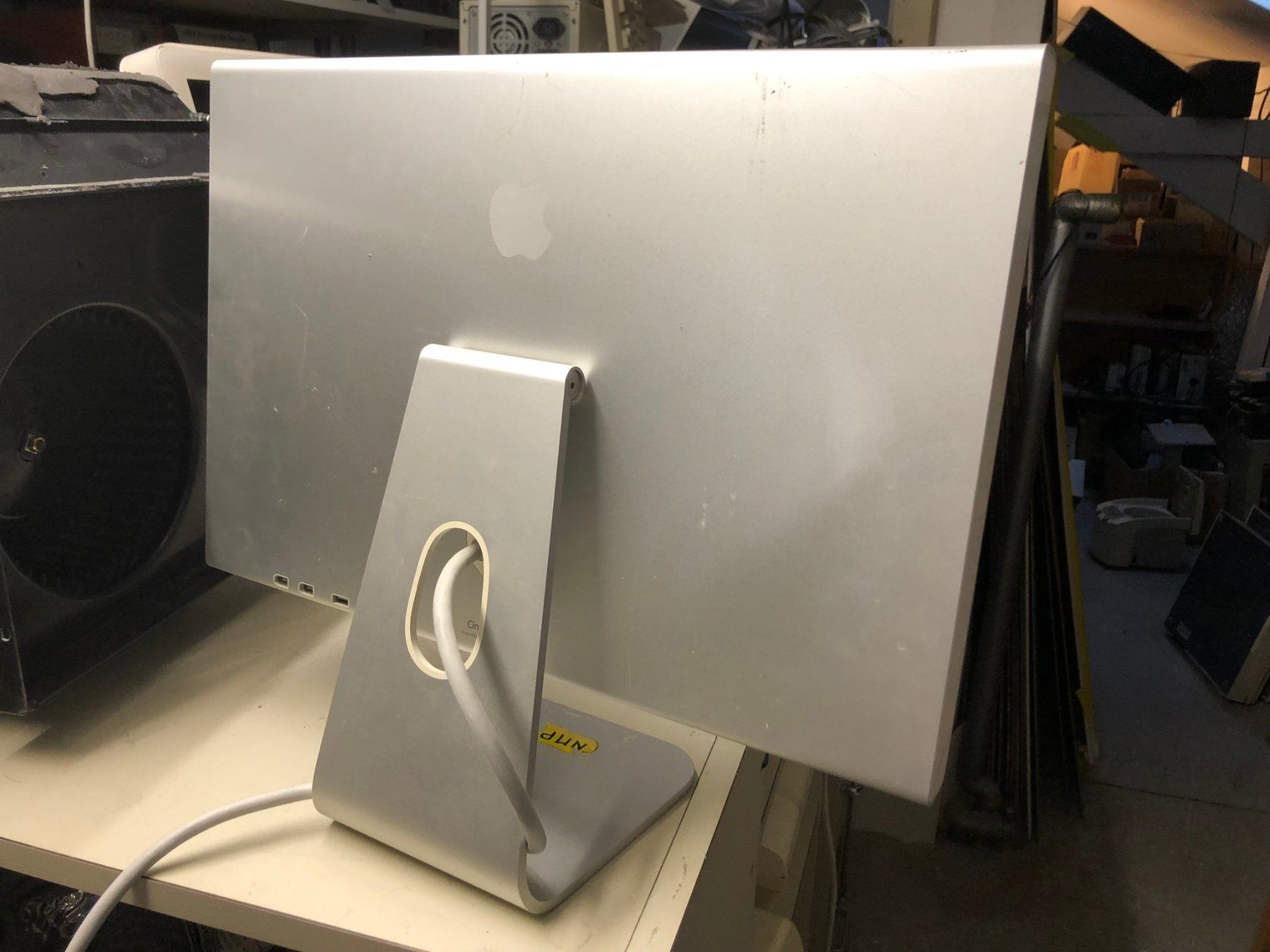 Apple Monitor: Apple Mac Cinema Display A1081 (Bildschirm) – Difettoso da Hinterkappelen venduto da atomschnee 2