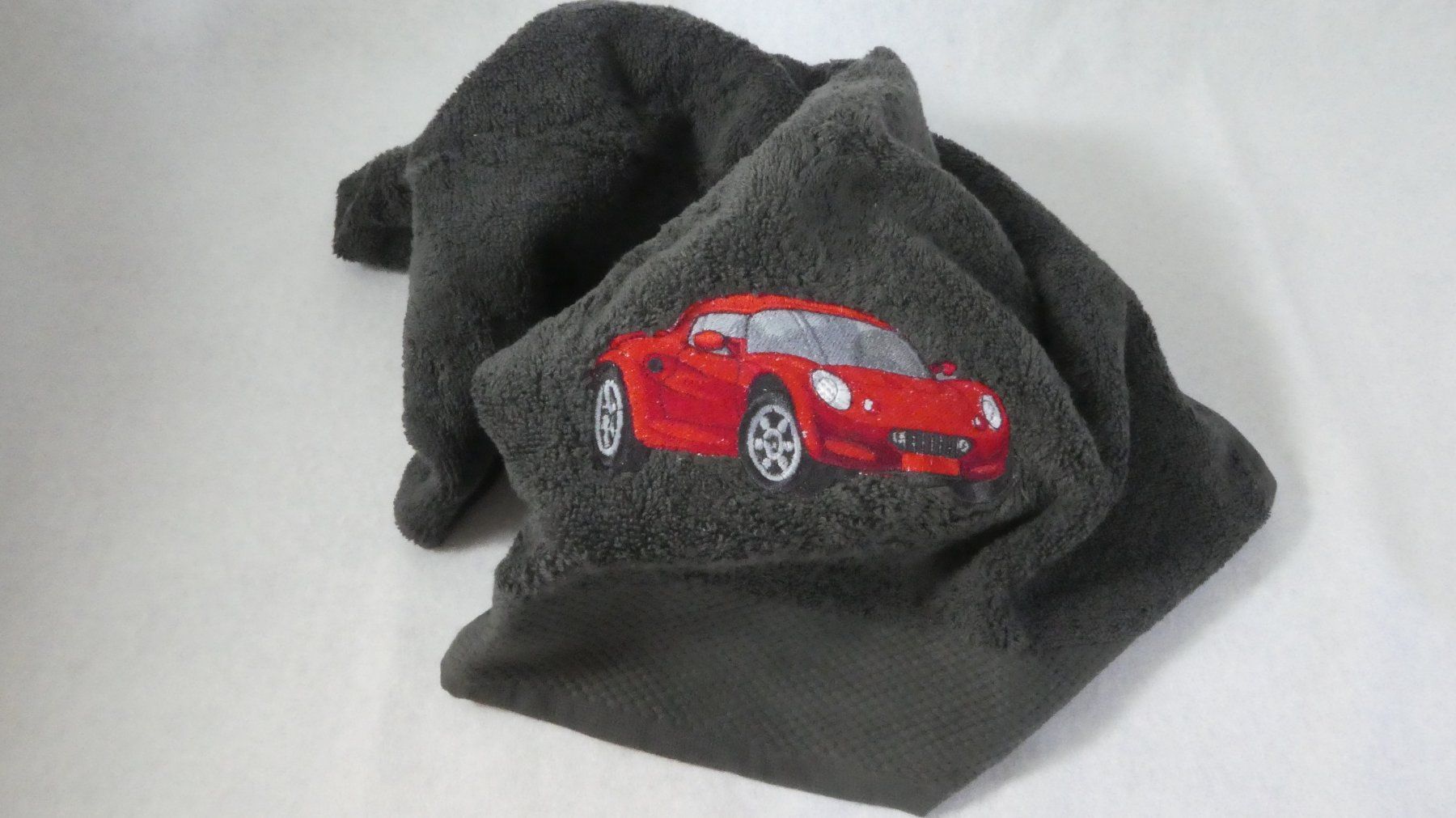 Serviettes de bain: Handtuch bestickt Auto statt Fr. 32.- Neu – Neuf avec emballage d'origine à Knutwil par Geschenksatelier 1