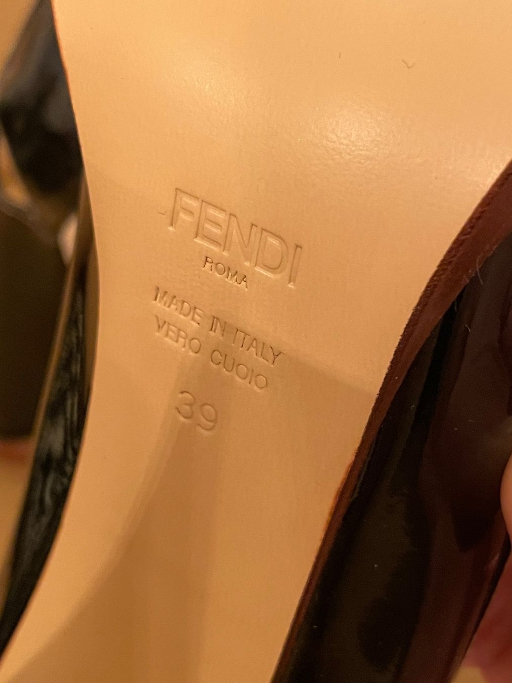 Fendi Scarpe da donna: FENDI Patent Leather platform Pumps – Nuovo e nell'imballaggio originale da Corcelles NE venduto da gingerbrain 4