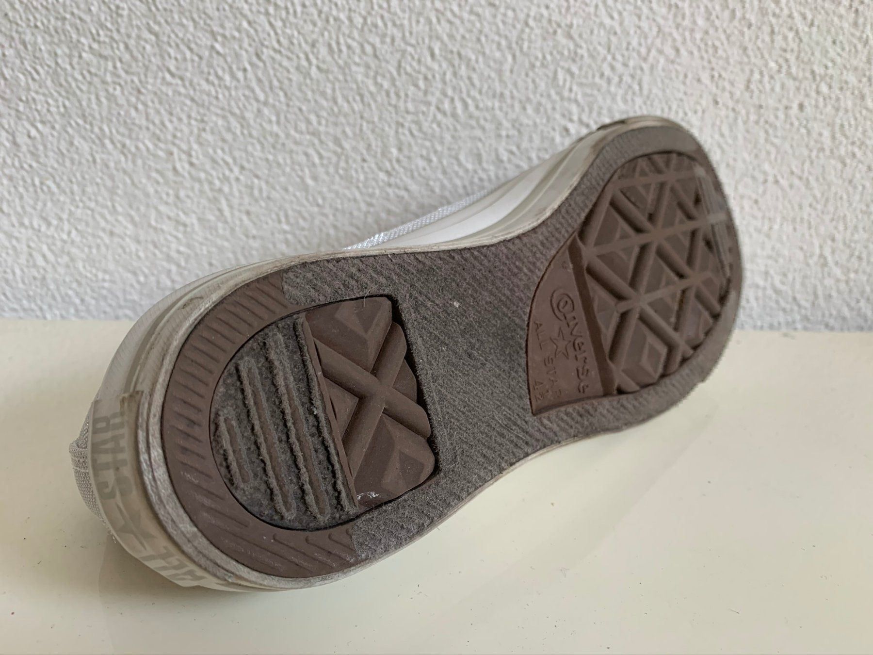 Converse Scarpe da donna: CONVERSE - Sneaker silber glänzend 37 – Usato da Zürich venduto da Diazaio 3