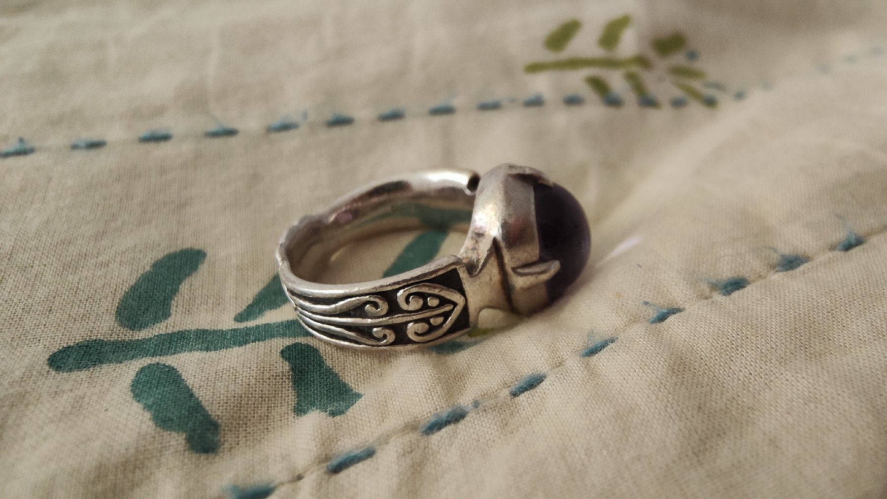 Bagues: Wunderschöner Ring mit lila Stein – D'occasion à Hinwil par her_2t5p 4