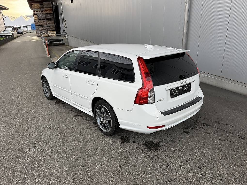 Automobili: Volvo V50 D5 R-Design – Usato da Ursenbach venduto da flueckigeraedu1 4