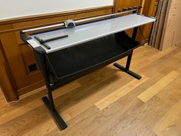 Manueller Rollenschneider für Grossformate bis 133 cm