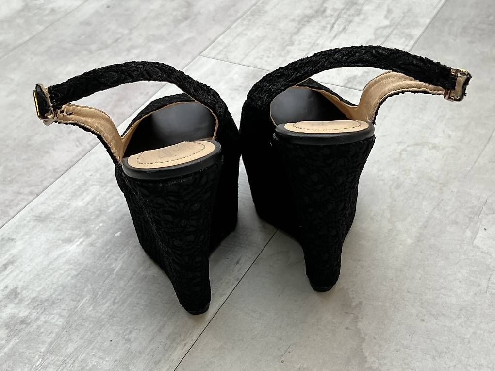Scarpe da donna: Plateau Schuhe / High heels Schwarz – Usato da Leuggern venduto da Maceio100 2