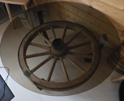 Couchtisch Wagenrad mit Glasplatte Rund Metall Holz