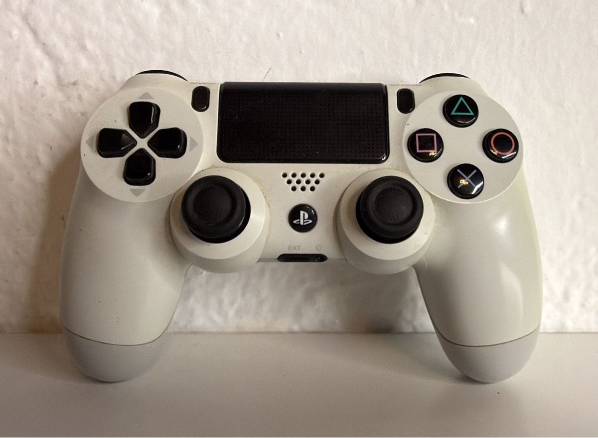 Sony Manettes: PlayStation 4 Controller - White – D'occasion à Ehrendingen par bubulence
