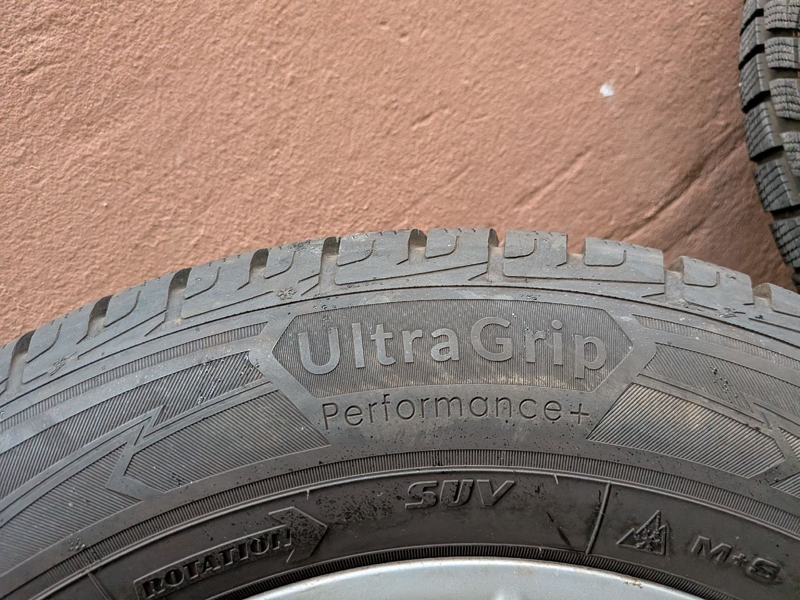 Pneus & Roues: Goodyear UltraGrip Performance+ 215/70R16  – D'occasion à Riehen par erh_ls6b 3