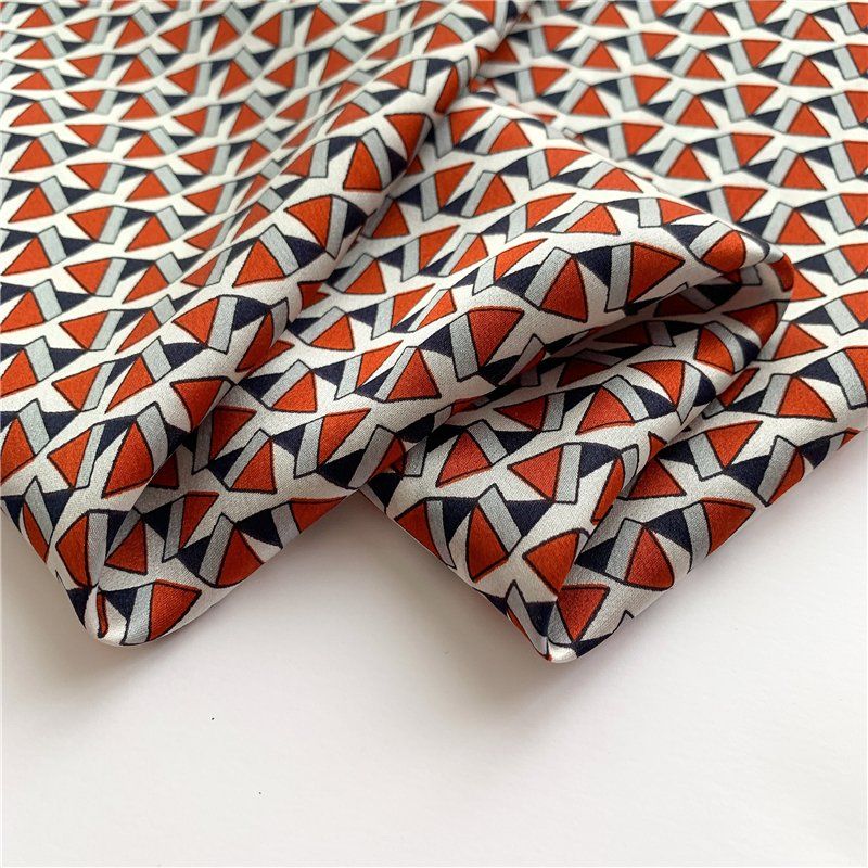 Foulard & Sciarpe: New 68cm 100% Silk Scarf,  Maroon Mini Triangles Neckscarf – Nuovo e nell'imballaggio originale da Baar venduto da virginiablossoms 4