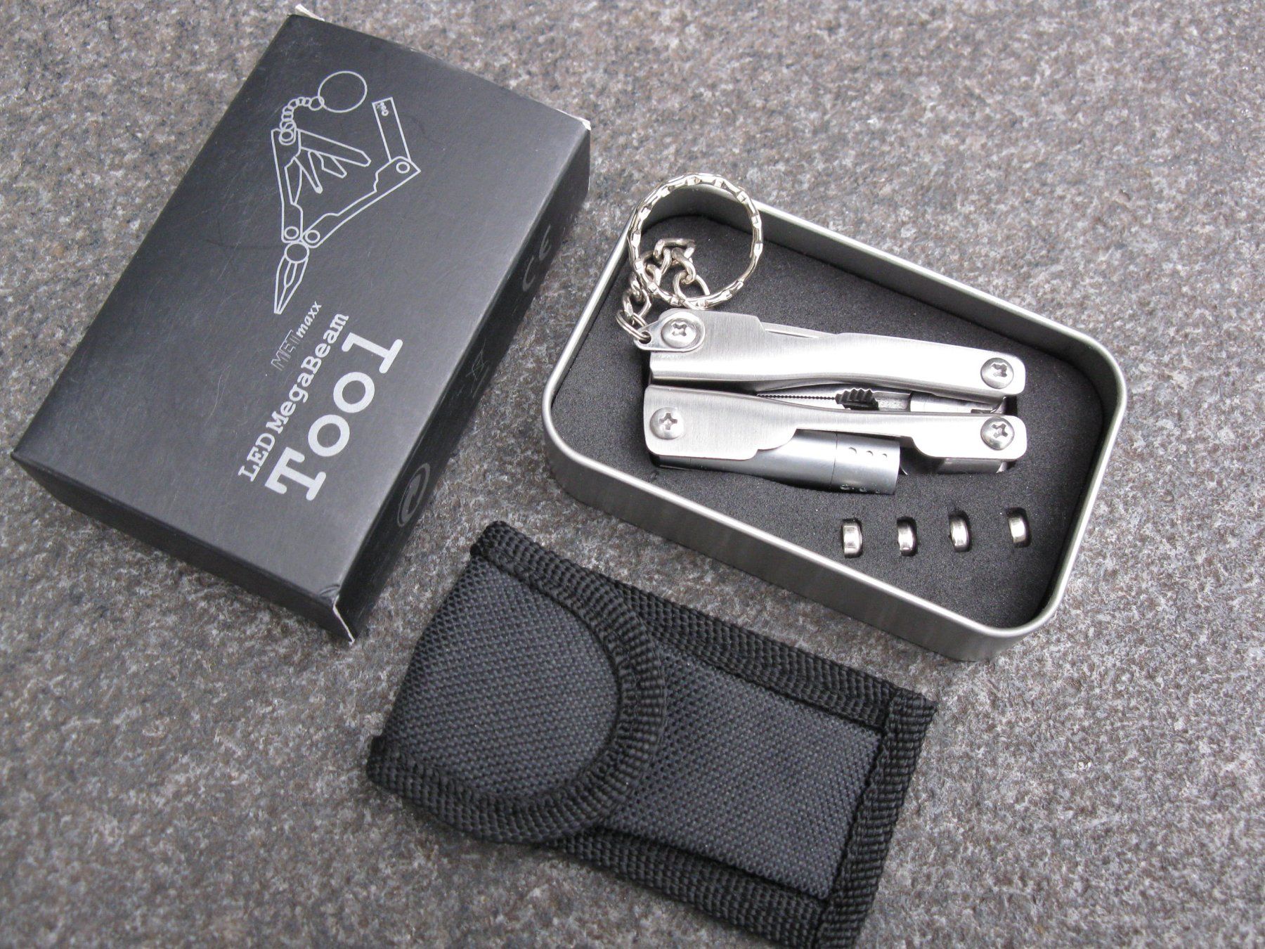 Schlüsselanhänger & - bänder: Multi-Tool Taschenmesser mit Zange und Lampe – Neu und originalverpackt aus Hittnau von Mares8335