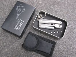 Multi-Tool Taschenmesser mit Zange und Lampe