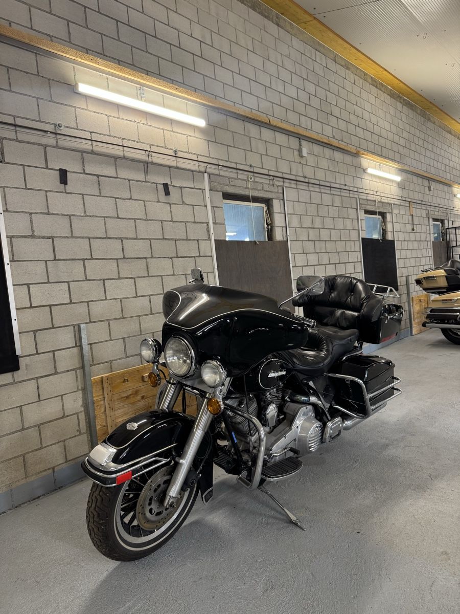 Harley-Davidson Touring: Harley Davidson – Défectueux à Martigny par Shaqiri.artan