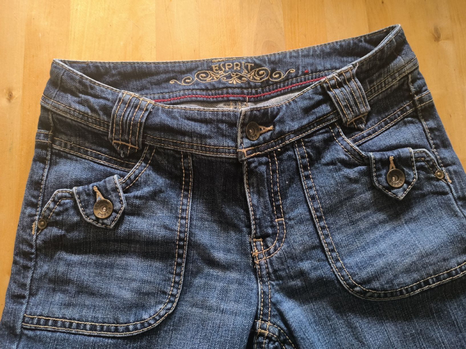 Esprit Jeans: Jeans corsaire Esprit, taille 34 – Usato da Attalens venduto da frakimir 1