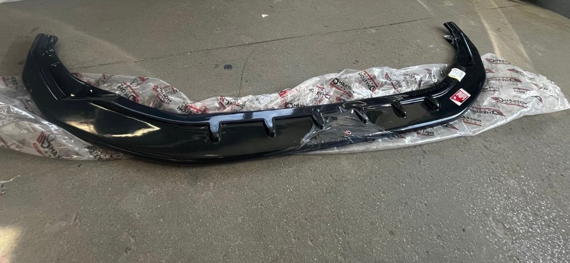 Audi Tutti pezzi di ricambio auto: Audi A3 /S3 8Y Frontspoiler Tuning Diffusor Schwarz – Nuovo e nell'imballaggio originale da Pontresina venduto da ste_hj25 2