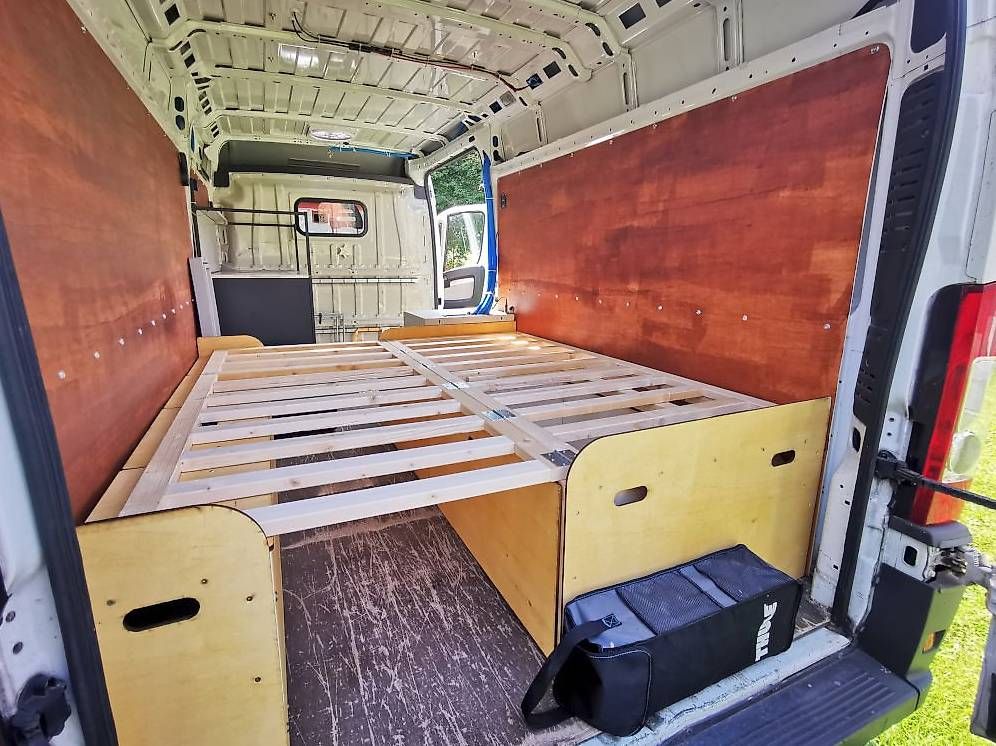 Véhicules de camping: Camperausbau Bett inkl. Seitenteil – D'occasion à Berken par Heiligkreuz2015