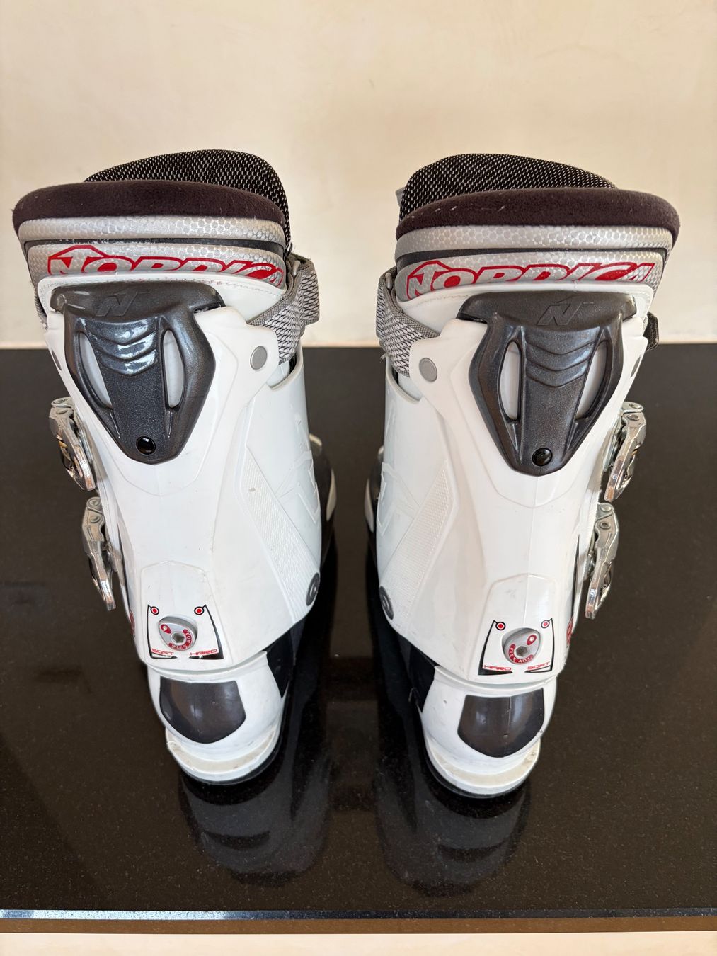 Nordica Damenschuhe: Nordica Damen-Skischuhe, – Gebraucht aus Riehen von babba1958 4