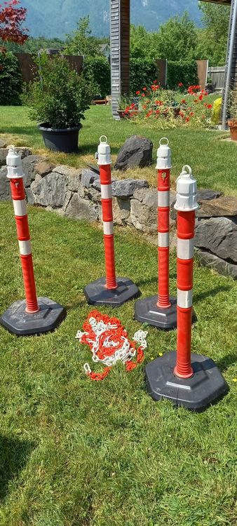 UvV SteelON Kettenpfosten Set – 40mm Stahlpfosten Mit 15kg Fußplatte, 8mm Rot/weiße Kette, Weiß Pulverbeschichtet Mit Reflexfolie (2 Pfosten + 5m Kette)