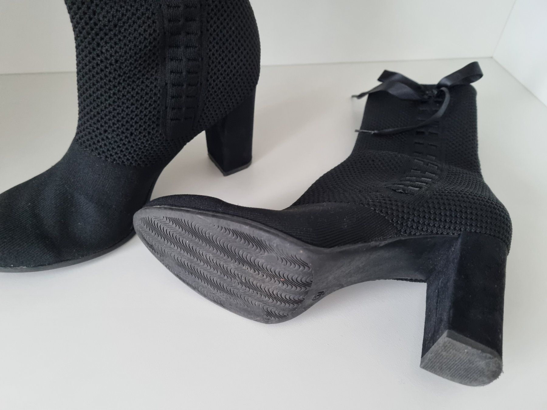 Scarpe da donna: Stiefelette Gr. 37 Elastischer Stoff schwarz – Nuovo (secondo la descrizione) da Zofingen venduto da fel_6gj7 1