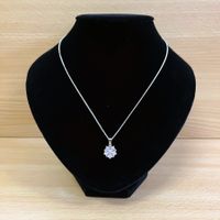 Halskette mit Blütenanhänger - 925 Silber
