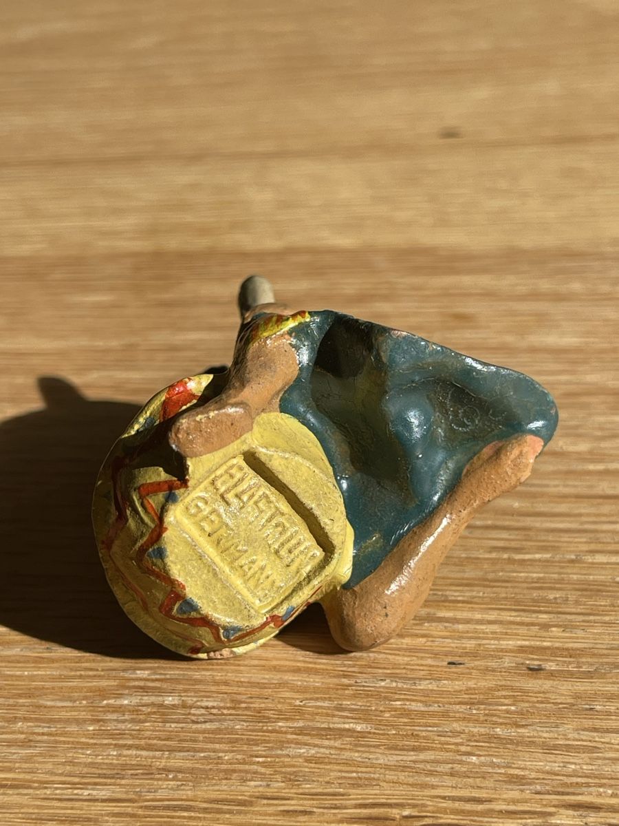 Elastolin Giocattoli: Spielfigur Elastolin Indianer mit Mörser bemalt gebraucht – Usato da Basel venduto da torthum 2