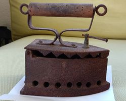Antikes Bügeleisen