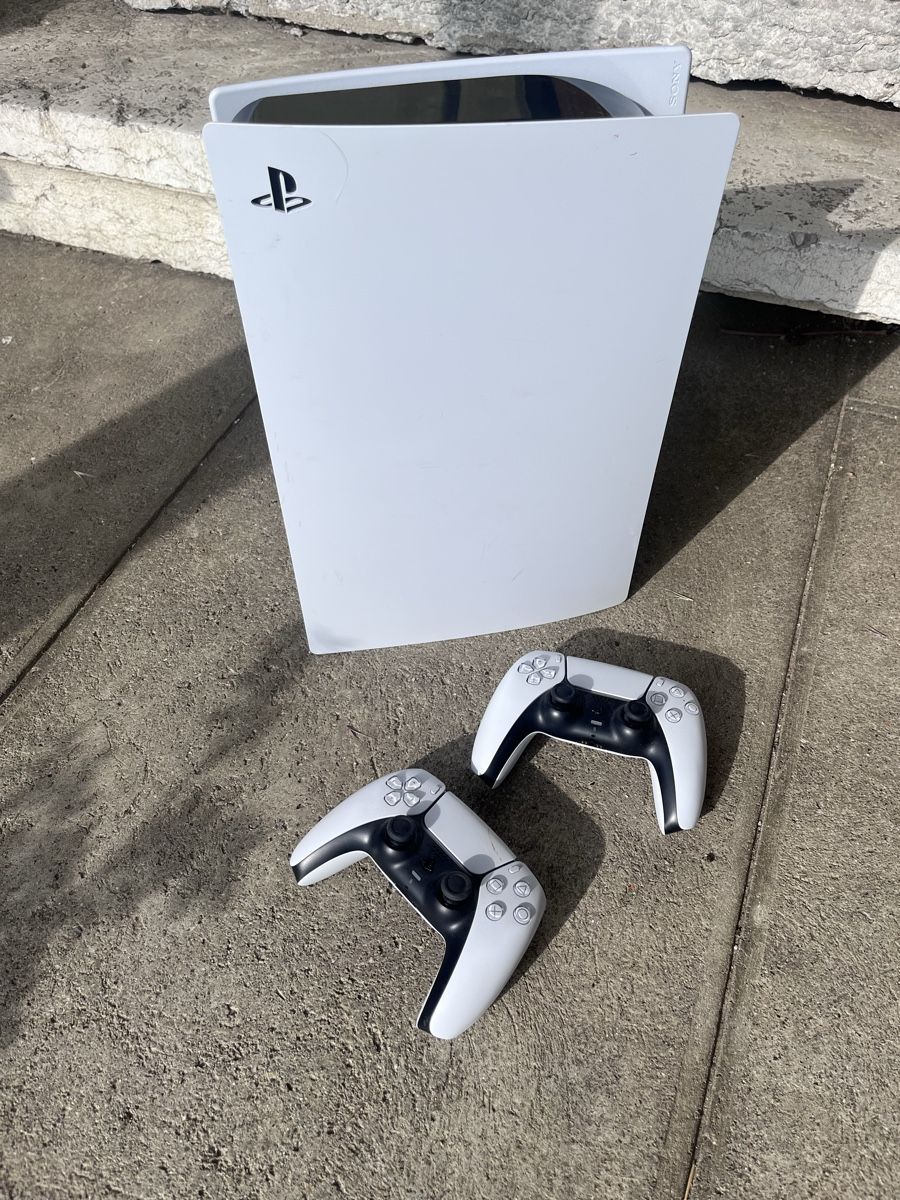Sony Console: Playstation 5 Disc Edition inkl. 2 DualSense Controller – Usato da mattstetten venduto da Stollbru 2