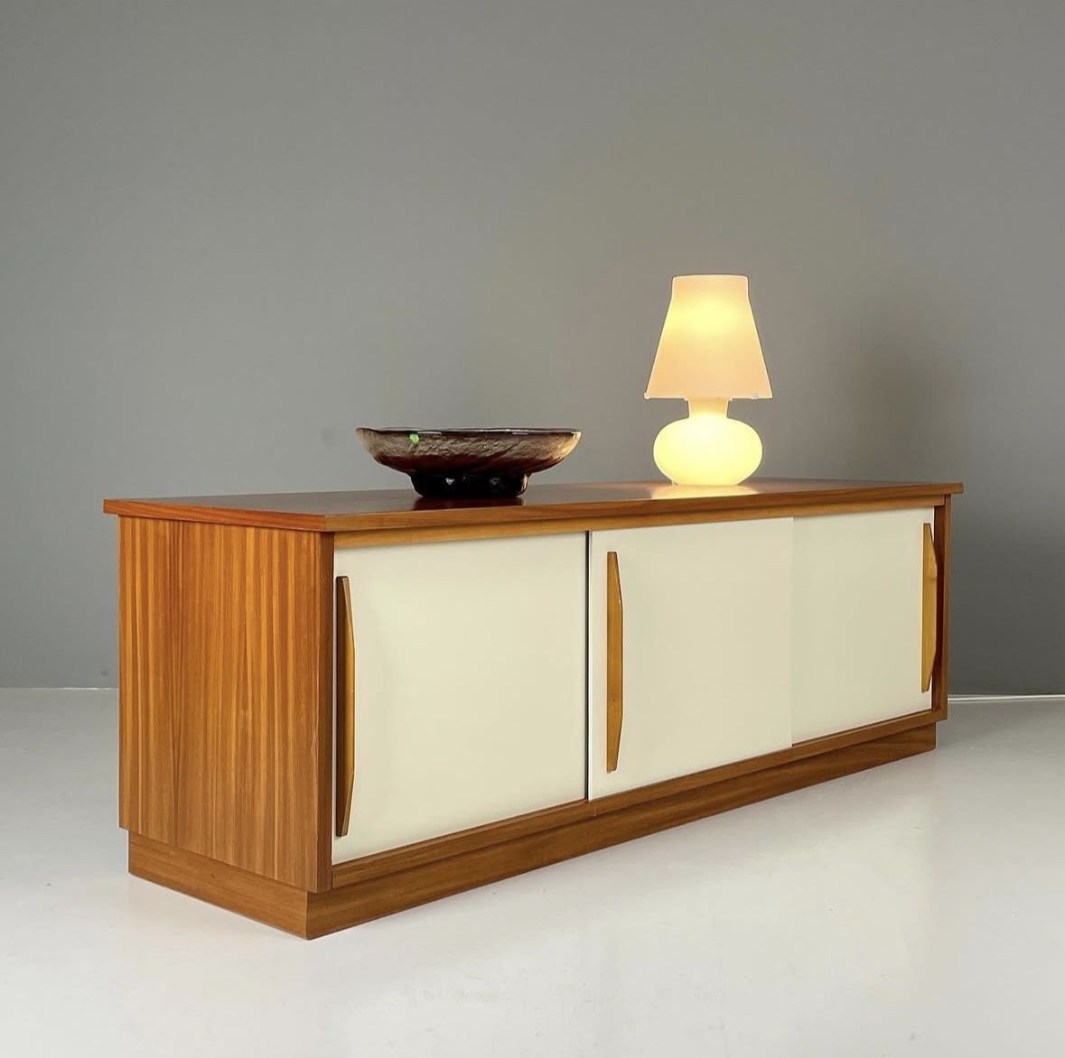 Credenze: Midcentury Sideboard in Nussbaum – Usato da Kilchberg ZH venduto da zcvetkov 4