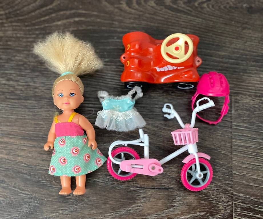 Bambole: Barbie's mit zubehör – Usato da Bäretswil venduto da Leatherman