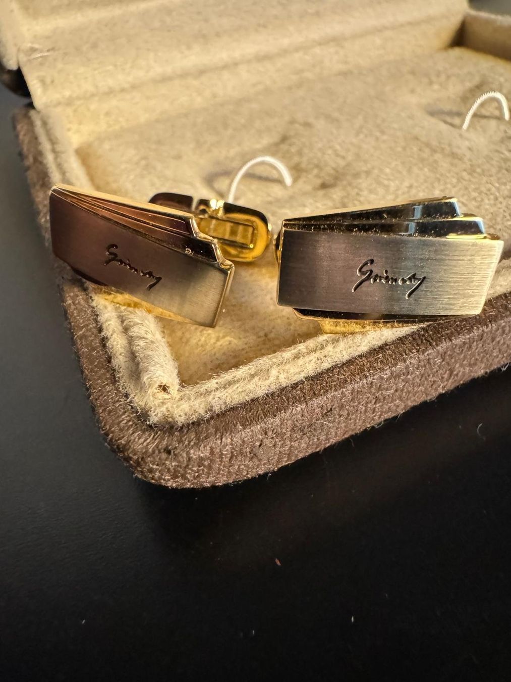 Givenchy Gemelli: Givenchy Manschettenknöpfe mit Box – neu – Nuovo e nell'imballaggio originale da Winterthur venduto da Dejv 1