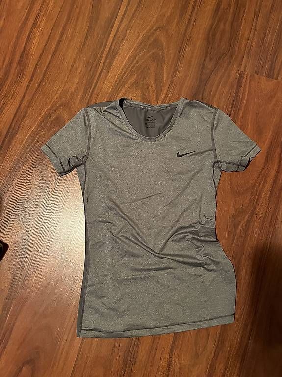 T-shirt: Nike Sportshirt – Usato da Buttisholz venduto da Katja_H