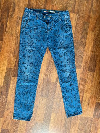 Sommerliche Jeans "Please" mit Blumenmuster, Gr. XS!