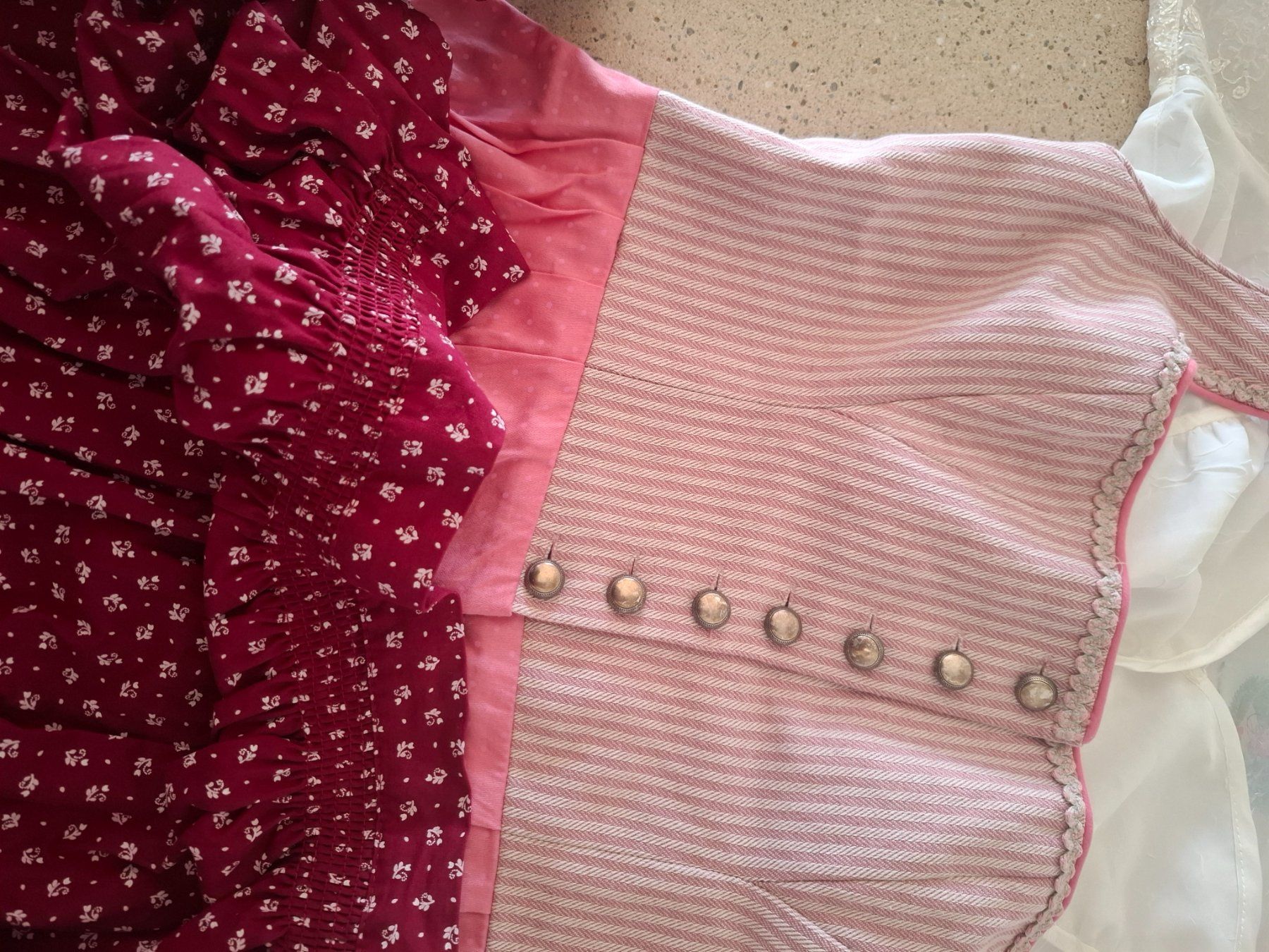 Robes: Hochwertiges Dirndl – D'occasion à Winterthur par fahrnera 2