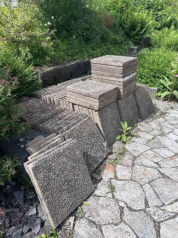 Bodenbeläge: Waschbeton Platten Steinplatten  – Gebraucht aus Ebnat-Kappel von Chantalle
