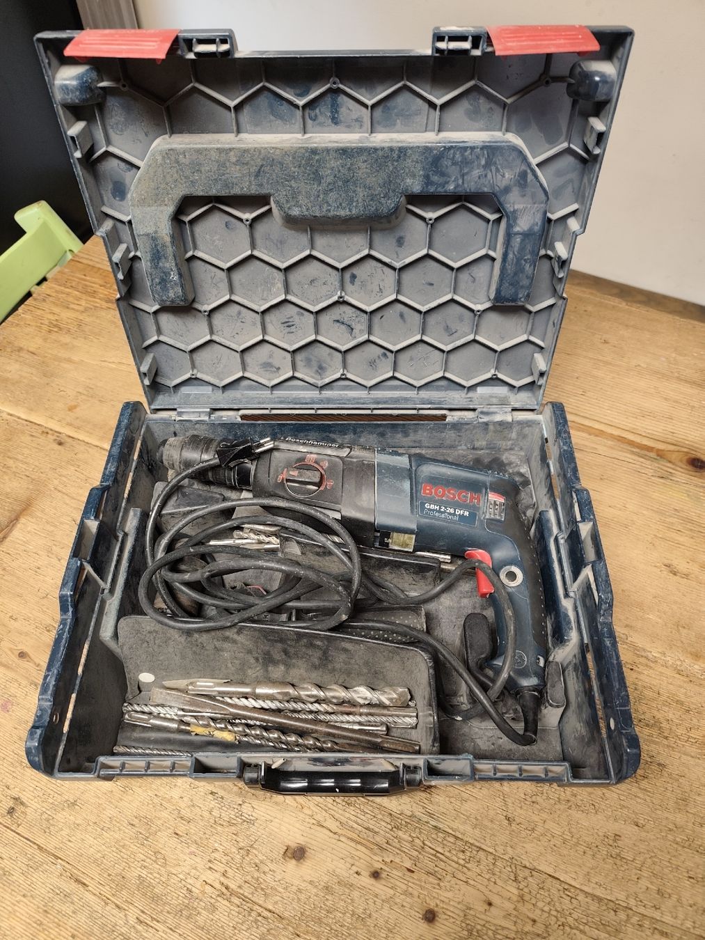 Bosch Trapani: Bohrhammer Bosch Professional mit Koffer – Usato da Langnau i. E. venduto da Acrjl
