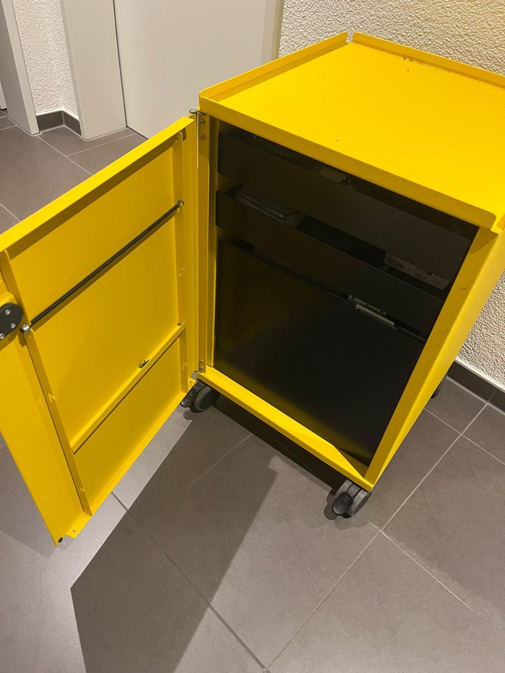 Korpus: Korpus Schubladen Gelb – Gebraucht aus Solothurn von AlexandraSchaad98 1