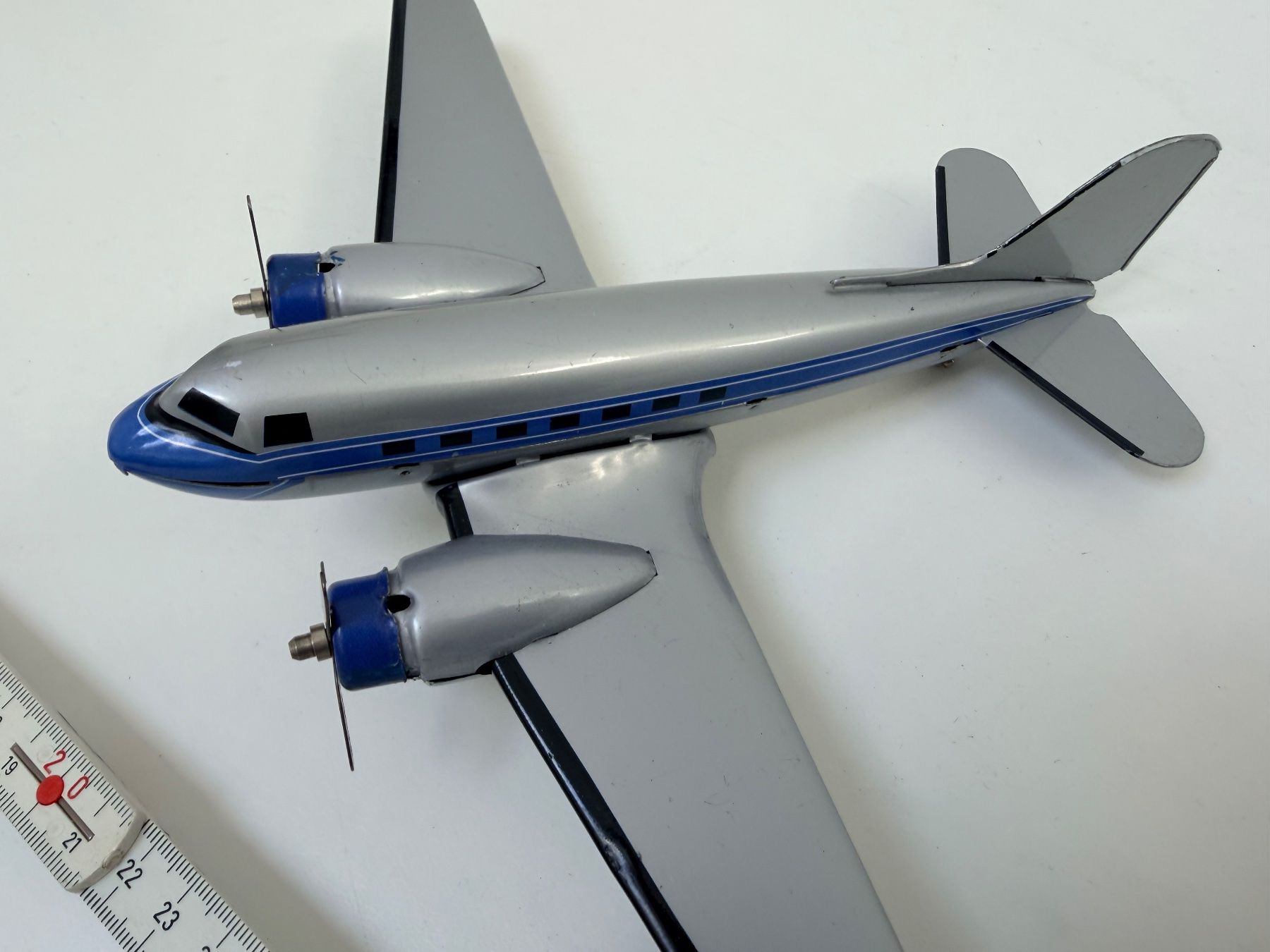 Spielzeuge: Blechflugzeug DC-3 – Neu (gemäss Beschreibung) aus Wettingen von jo_walters 3