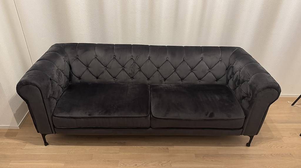 Divani: Elegantes Chesterfield Sofa – Usato da Turgi venduto da LautaroX