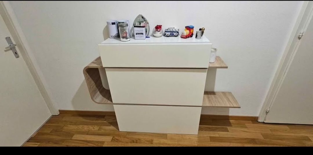 Cassettiere: Commode 3 tiroirs 1 de rangement et 2 á chaussures – Usato da Lausanne venduto da van_2pxc