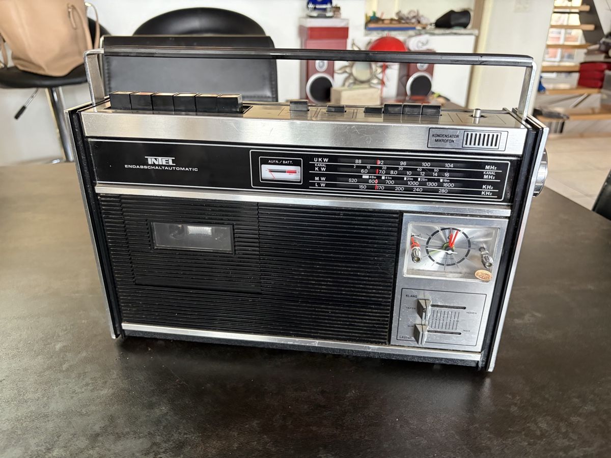 Radios: Radio Cassette Intel vintage – Defekt aus Vallamand von Bricbracbroc82
