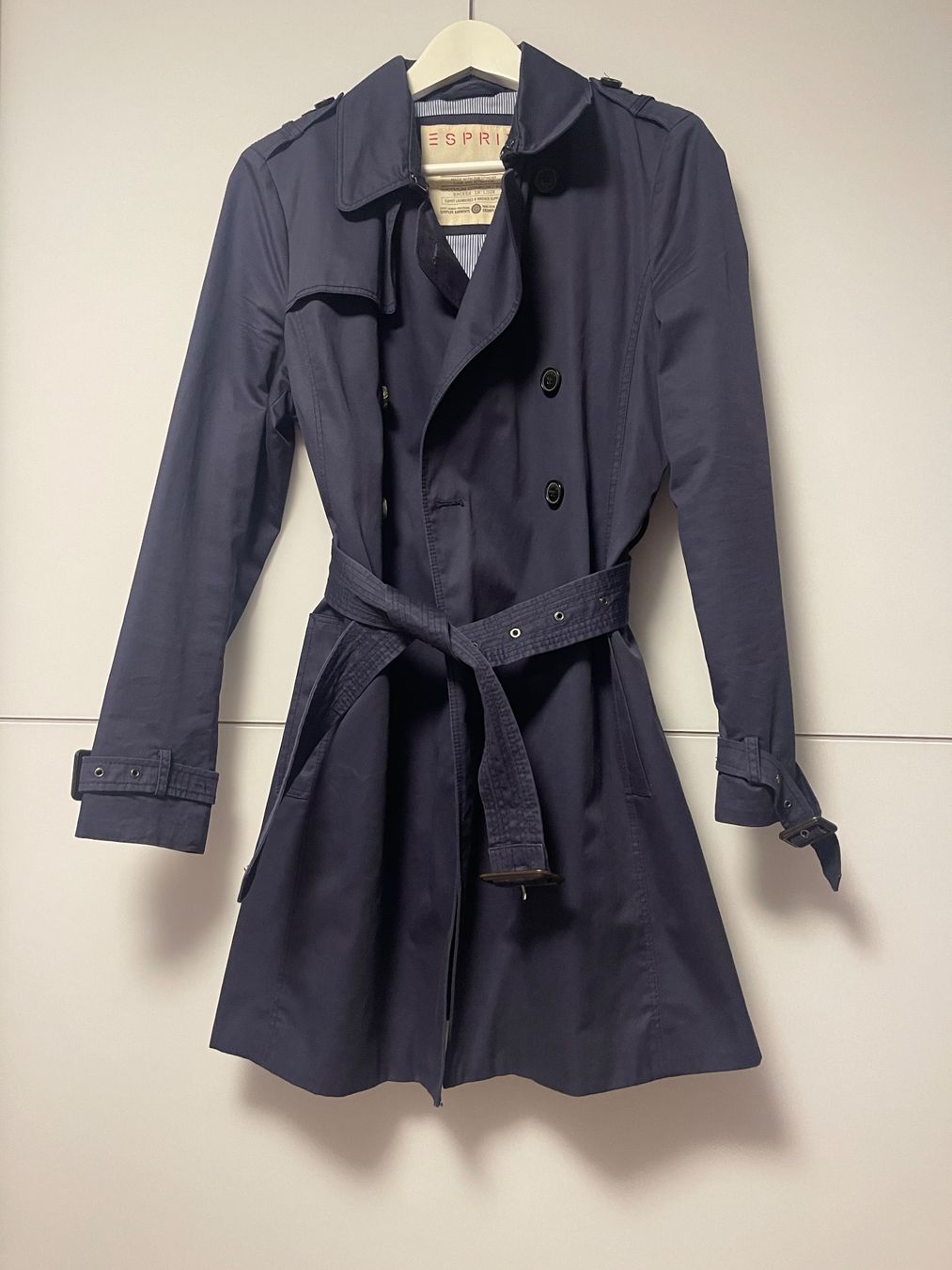 Esprit Cappotti: Hochwertiger Trenchcoat Esprit navy – Usato da Winterthur venduto da Milan340