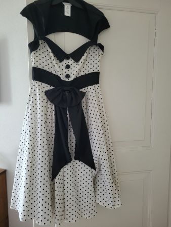 Schönes Kleid, Grösse 38, schwarz/weiss gepunktet. Top!
