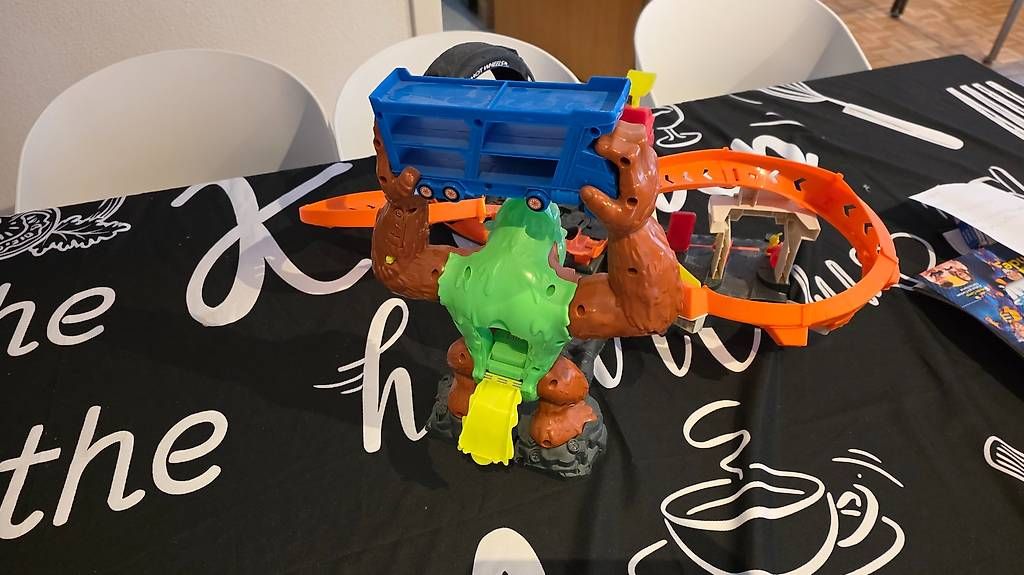 Jouets: Circuit Hot Wheels Gorille et bus – D'occasion à Yverdon-les-Bains par Litch1984 1