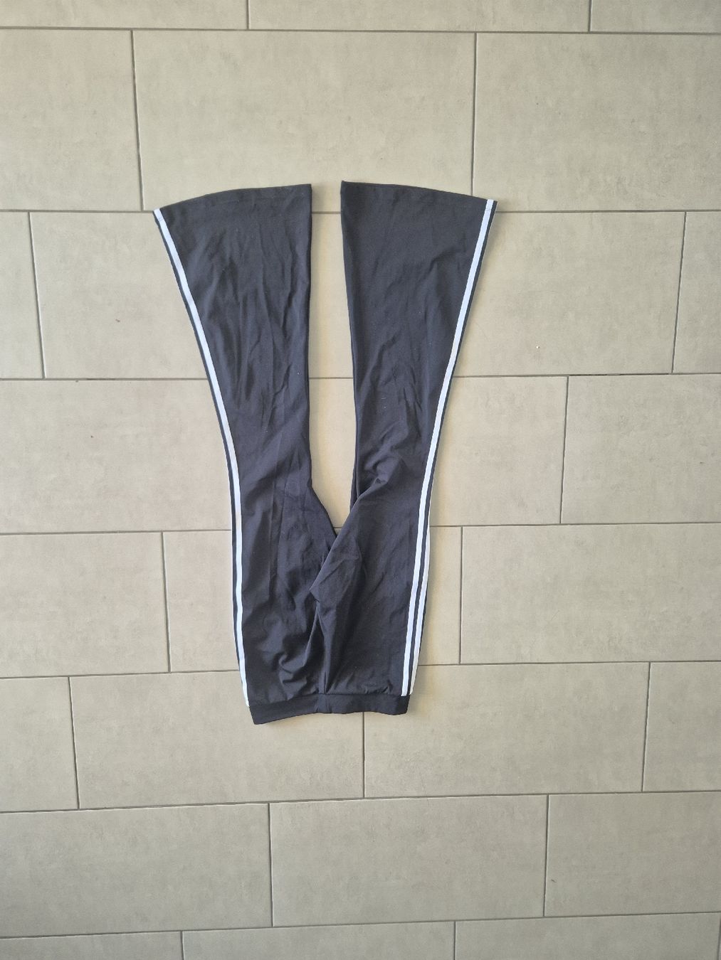 Adidas Leggings: Adidas Leggings Schlag Hose  – Gebraucht aus ebikon von tho_52xf 1