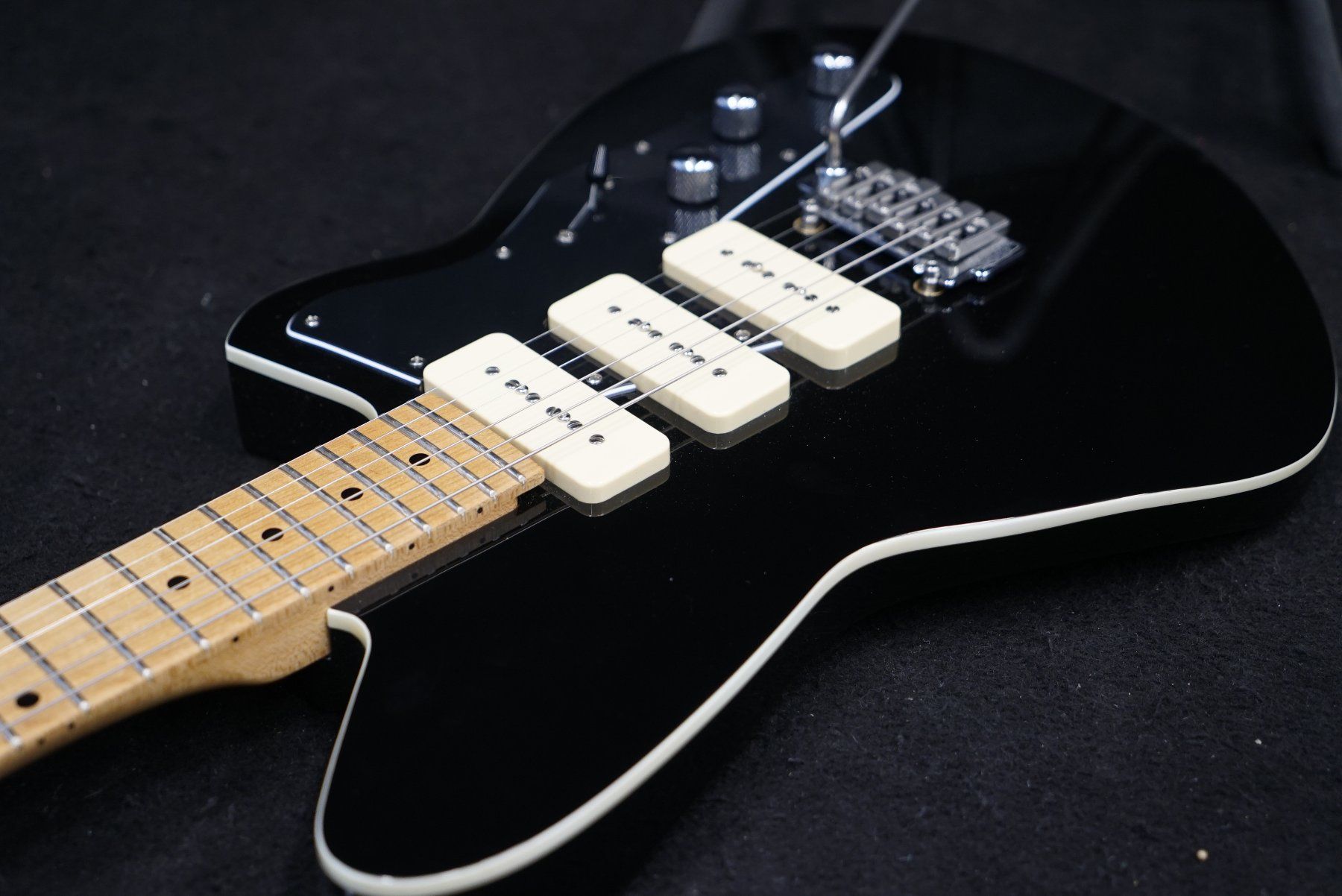 Strumenti musicali: Reverend Jetstream 390 Roasted Maple Fingerboard E-Guitar – Usato da Ortschwaben venduto da Musictrade 4