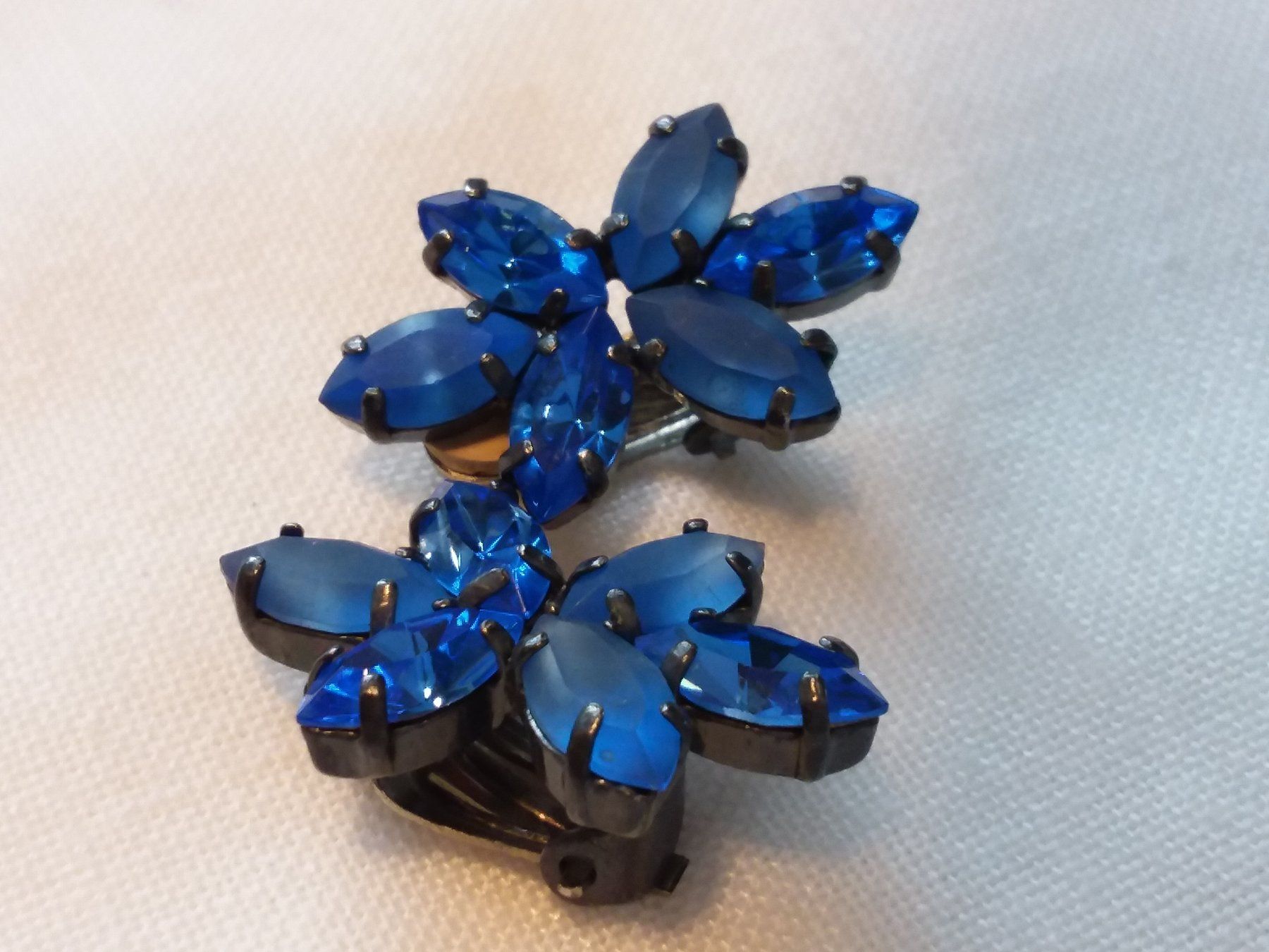 Ketten: Blaues Schmuck Set, Ohrclips mit Collier, Glas, 60er – Gebraucht aus Zürich von sanwit 5