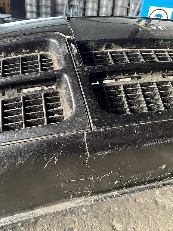Tutti pezzi di ricambio auto: AUDI S4 b5 Frontstossstange  – Usato da Oetwil am See venduto da CarParts 3